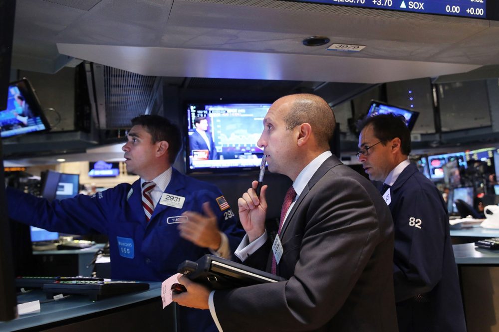 Traders work on the floor of the New York Stock Exchange (NYSE) on October 14, 2014 in New York City. Yesterday, the Dow dropped over 200 points as investors grow concerned about the global economy falling back into recession.  (Spencer Platt/Getty Images)