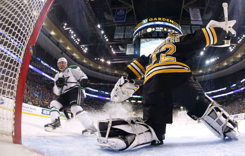 Dallas Stars' Vernon Fiddler watches his shorthanded goal get past Boston Bruins goalie Niklas Svedberg during the first period of the Dallas Stars 5-3 win over the Boston Bruins in Boston, Tuesday. (Winslow Townson/AP)