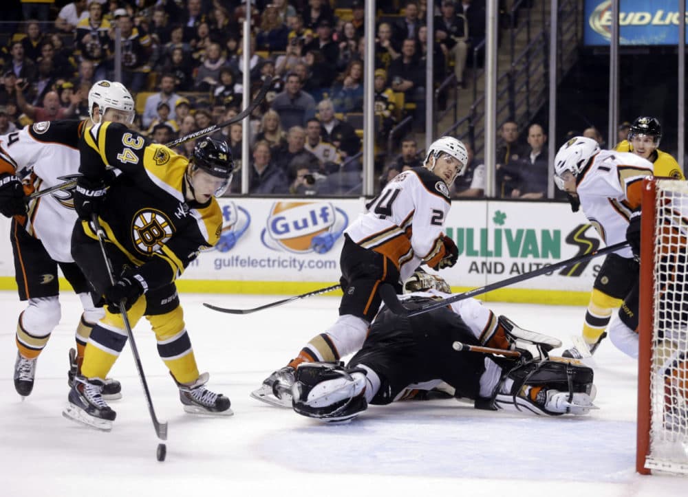 Boston Bruins center Carl Soderberg (34) cannot control the puck as Anaheim Ducks goalie Frederik Andersen (31) falls out of position while Ducks defenseman Simon Despres (24) and Ducks center Ryan Kesler (17) look on in the second period of an NHL hockey game in Boston. (Elise Amendola/AP)