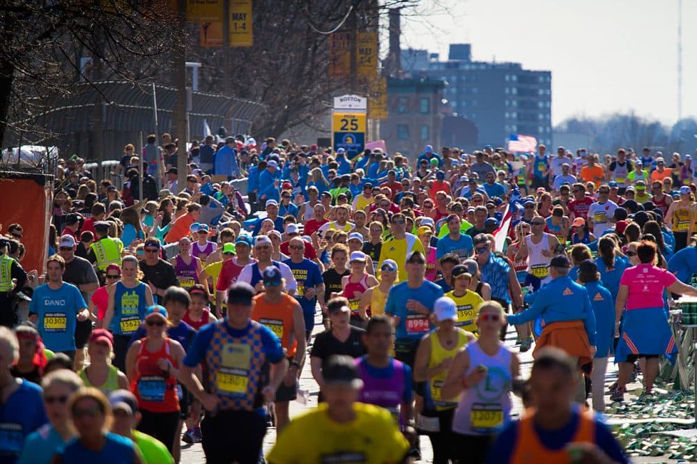 Runners coming over the Mass Pike at the 2014 Boston Marathon. (Jesse Costa/WBUR)