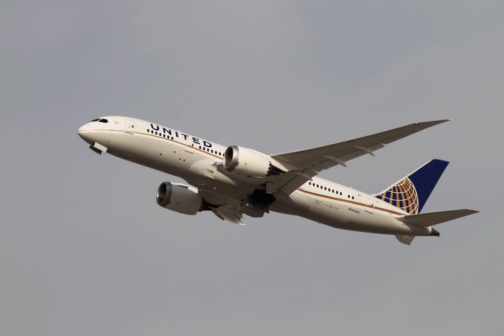 A Boeing 787 Dreamliner operated by United Airlines takes off at Los Angeles International Airport (LAX) in Los Angeles, California. (David McNew/Getty Images)