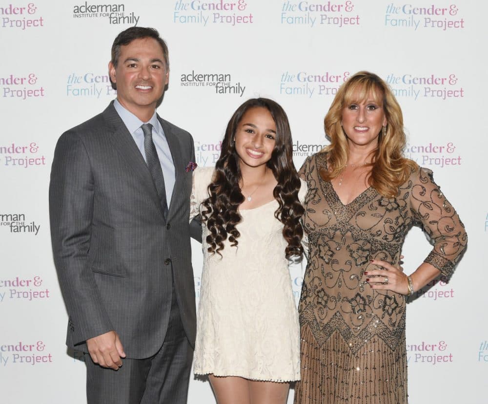 Jazz Jennings poses with her parents at an event for The Ackerman Institute's Gender &amp; Family Project's &quot;A Night of a Thousand Genders&quot; in March 2015. (Andrew H. Walker/Getty Images)