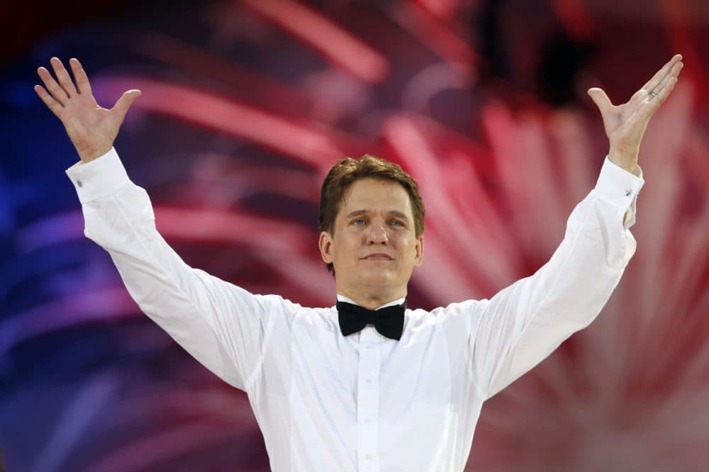Boston Pops conductor Keith Lockhart takes a bow during rehearsal for the orchestra's Fourth of July concert in 2013. (Michael Dwyer/AP)