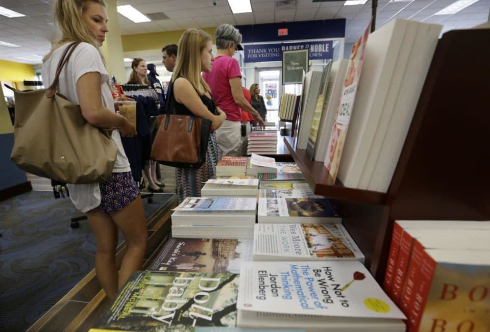 College students shop for books in Ewing Township, N.J. (Mel Evans/AP)