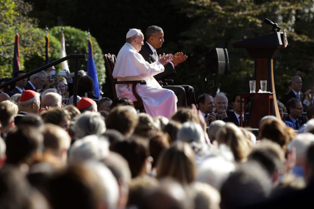 Pope Francis and President Barack Obama applaud during the arrival ceremony at the White House on September 23, 2015 in Washington, DC. More than 11,000 people gathered in the South Lawn during the ceremonial welcome. (Alex Wong/Getty Images)