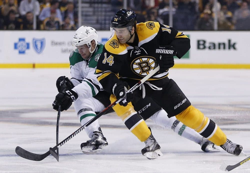 Bruins' Brett Connolly and Dallas Stars' Devin Shore battle during the second period of a game in Boston, Tuesday, Nov. 3, 2015. (Michael Dwyer/AP)