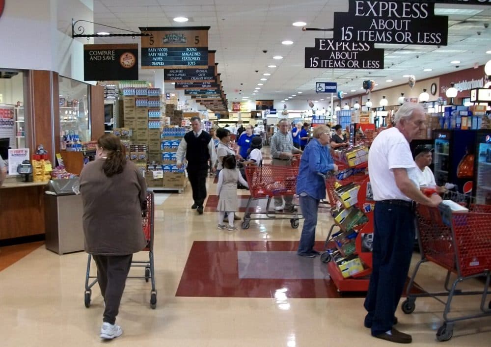 Grocery shoppers are pictured at a ShopRite in Philadelphia. Brown's Super Stores operates 11 ShopRite supermarkets. (genericbrandproductions/Flickr)