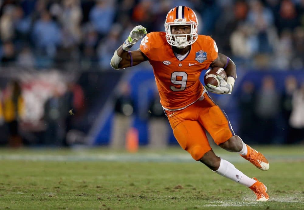 Wayne Gallman #9 of the Clemson Tigers runs the ball against the North Carolina Tar Heels in the 2nd half during the Atlantic Coast Conference Football Championship at Bank of America Stadium on December 5 in Charlotte, North Carolina.  (Streeter Lecka/Getty Images)