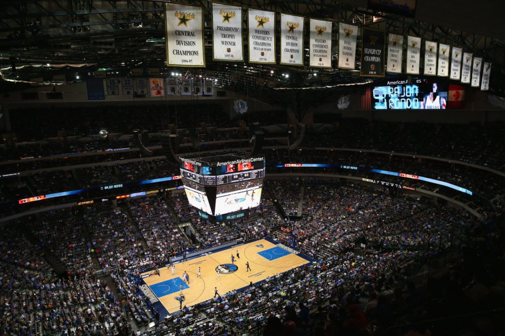 A general view of play between the Oklahoma City Thunder and the Dallas Mavericks at American Airlines Center on March 16, 2015 in Dallas, Texas.  (Ronald Martinez/Getty Images)