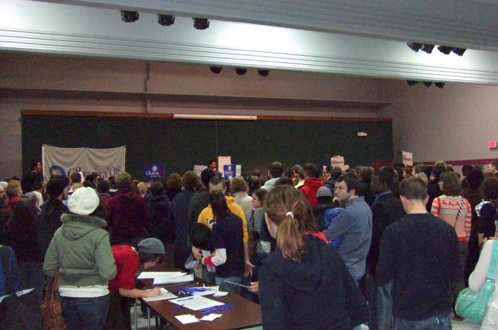 Democratic caucus-goers gather in a precinct caucus in Iowa City, Iowa, on January 3, 2008. (Citizensharp/Wikimedia Commons)