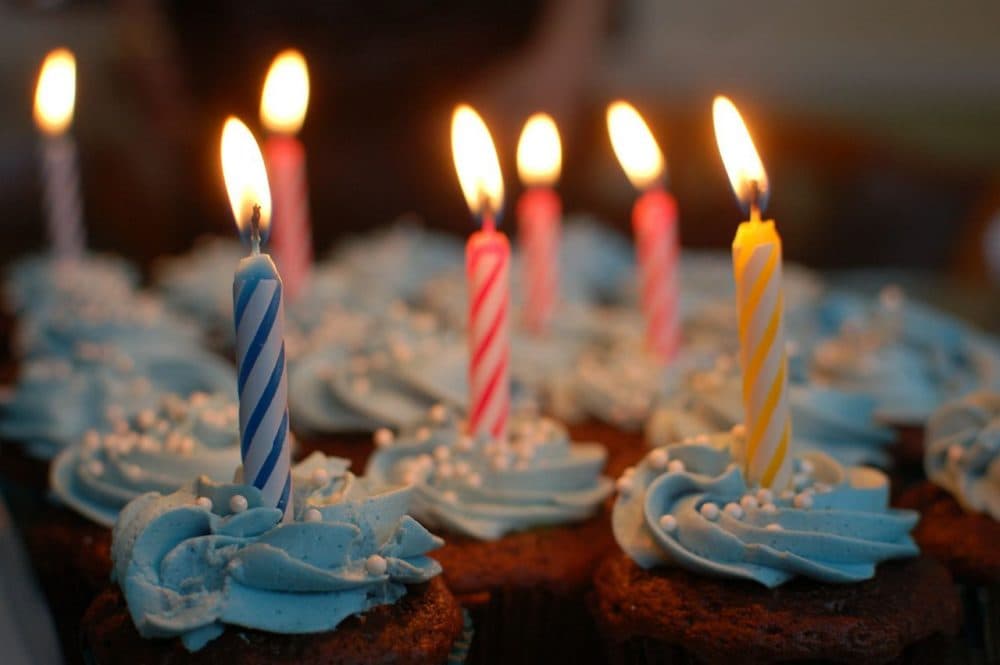 Festive-looking cupcakes grace a birthday celebration. (Pixabay)