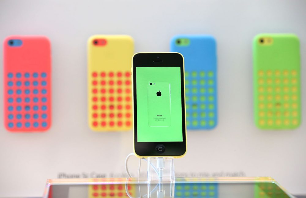 The Apple iPhone 5C is displayed at an Apple Store on September 20, 2013 in Palo Alto, California. (Justin Sullivan/Getty Images)