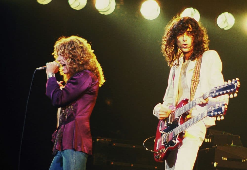 Robert Plant and Jimmy Page perform in Chicago on April 10, 1977, during Led Zeppelin's last North American tour. (Jim Summaria/Wikimedia Commons)