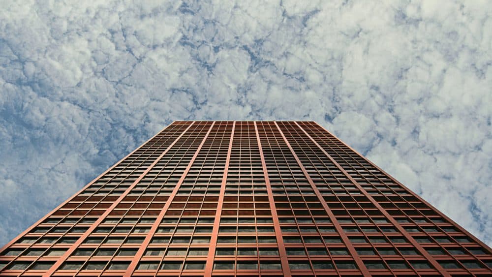 An office building in Chicago. (Flickr/Creative Commons, @vonderauvisuals). 