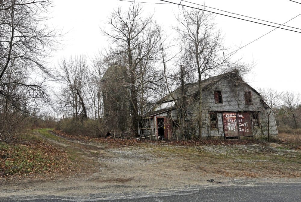 An old barn stands on land located in Dudley, Mass., which is the site of a proposed Muslim cemetery, a project vigorously opposed by area residents. (Elise Amendola/AP)