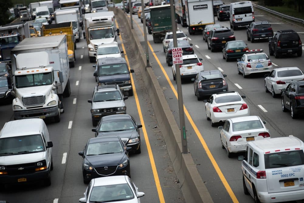 Traffic crawls on the Brooklyn-Queens Expressway on July 1, 2016 in the Brooklyn borough of New York City. (Drew Angerer/Getty Images)