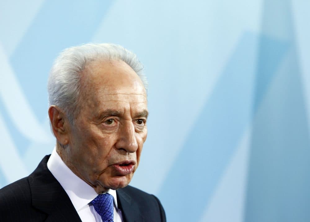 Former Israeli President Shimon Peres attends a press conference with German Chancellor Angela Merkel at the Chancellery on January 26, 2010 in Berlin, Germany. (Carsten Koall/Getty Images)