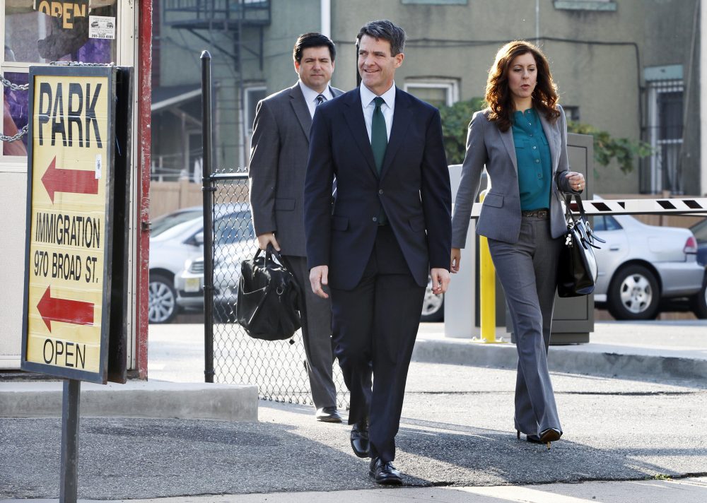 Bill Baroni, second right, walks with his attorneys Jennifer Mara, right, and Michael Baldassare, left, as they arrive for a hearing, Monday, Oct. 17, 2016, in Newark, N.J. (Mel Evans/AP)