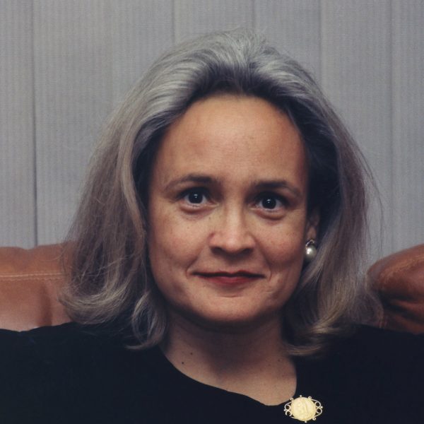 Headshot of Maureen Sayres Van Niel, M.D.