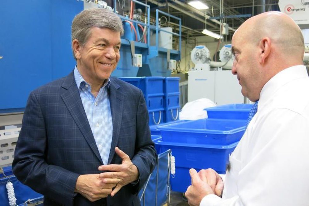 Missouri Sen. Roy Blunt spoke to Faultless Linen Chief Operating Officer Mark Spence during a stop in Kansas City in May 2016. (Elle Moxley/KCUR)