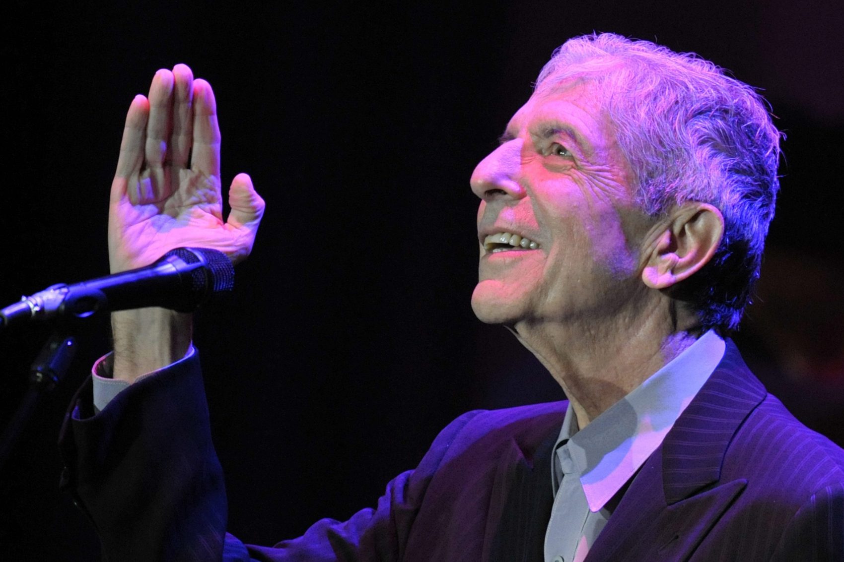 Leonard Cohen at the Montreux Jazz Festival in 2008. (AP/Keystone/Laurent Gillieron)