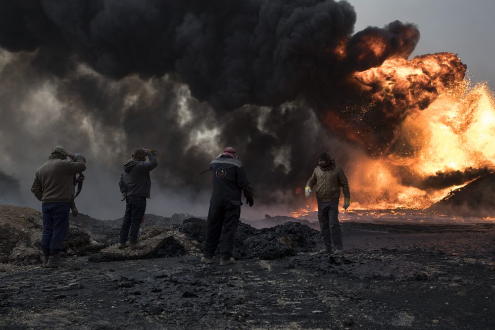 A fire set by the Islamic State at oil fields south of Mosul. (Tyler Hicks for The New York Times)
