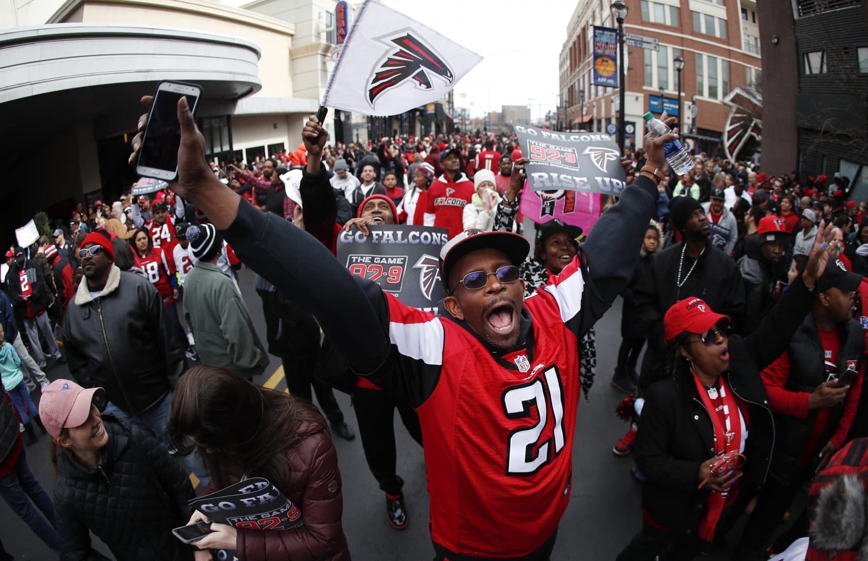 Fans cheer during a send off pep rally for the Atlanta Falcons ahead of Super Bowl LI. (John Bazemore/AP)