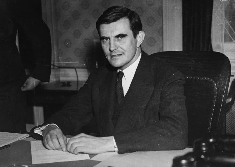 Politician John Gilbert Winant at his desk, circa 1920. (Fox Photos/Hulton Archive/Getty Images)