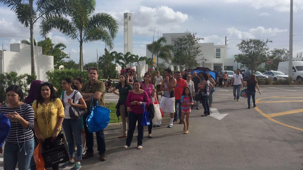 Recently arrived Venezuelan immigrants lining up at Our Lady of Guadalupe church in Doral for food and assistance. (Franklin Gutierrez/St. Vincent de Paul)