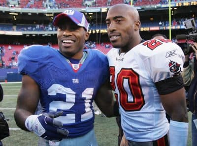 Tiki Barber #21 of the New York Giants with his brother Ronde Barber #20 of the Tampa Bay Buccaneers (Jim McIsaac/Getty Images)