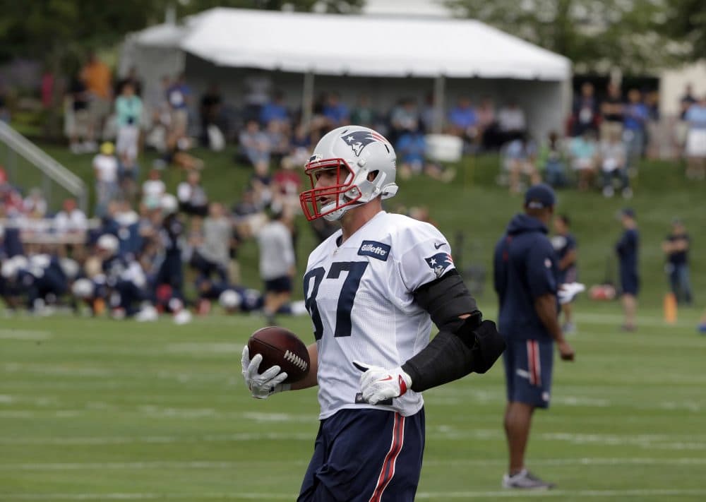 New England Patriots tight end Rob Gronkowski (87) runs with the ball at NFL football training camp in Foxborough, Mass. (Steven Senne/AP)