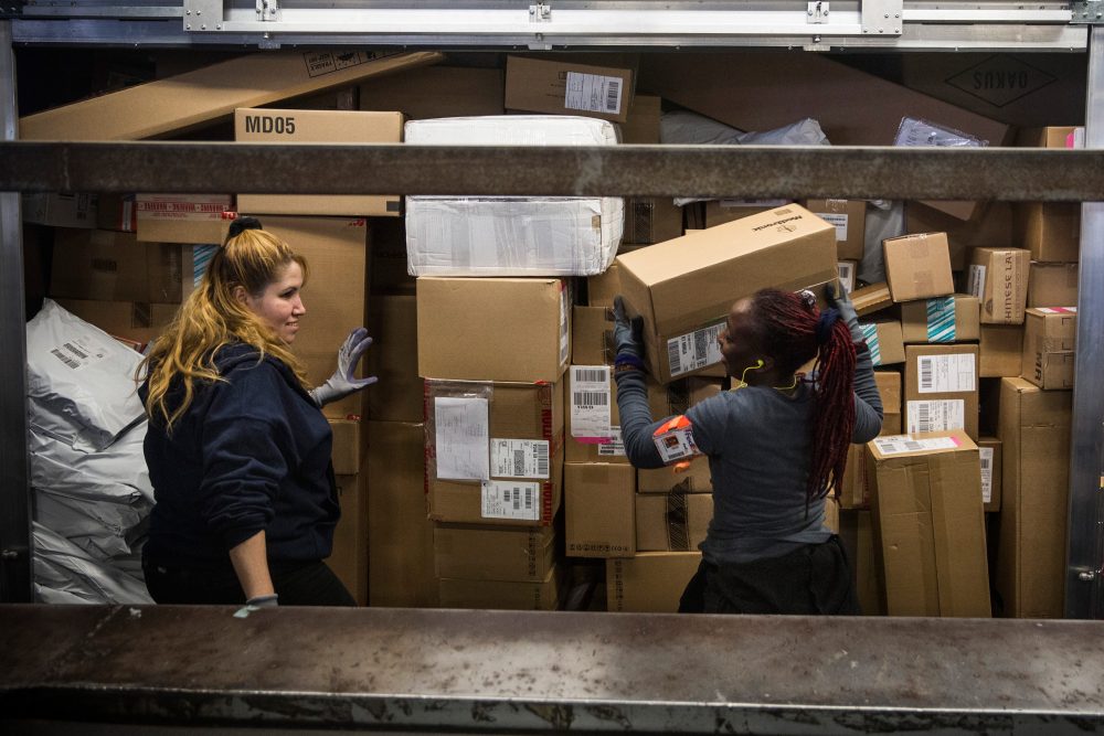Workers sort packages at a FedEx global hub, one of only seven in the U.S., on Dec. 16, 2014, in Newark, N.J. (Andrew Burton/Getty Images)