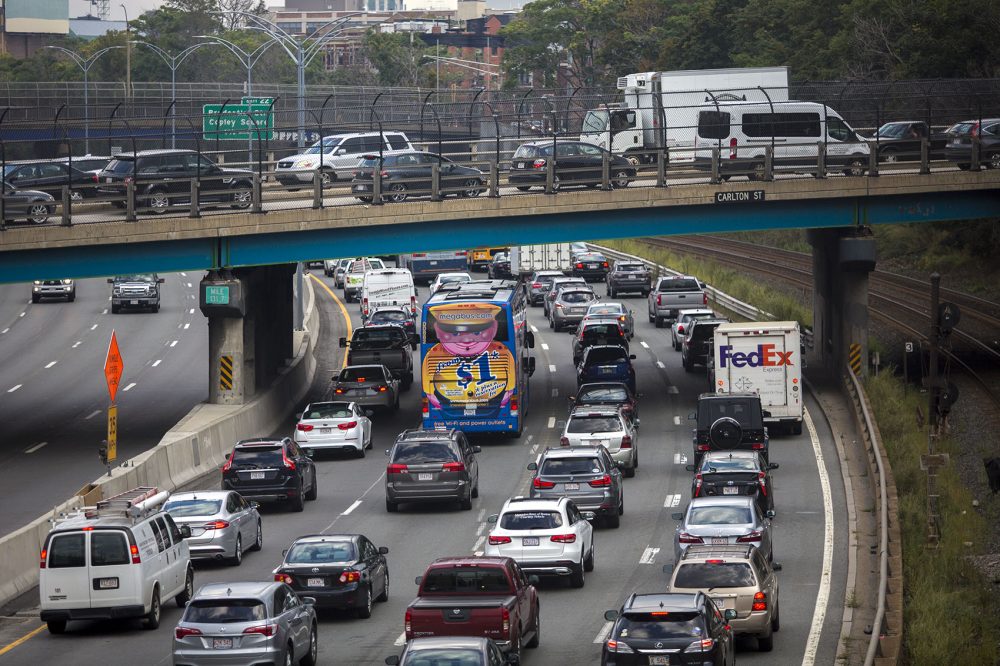 The Friday evening commute begins as cars jam up on the Mass Pike and on the overpass on Carlton Street in Brookline. (Jesse Costa/WBUR)