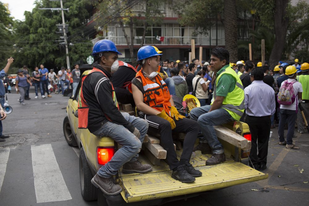 Rescue workers gather at Parque Mexico in the Condesa district the day after an earthquake on Sept. 20, 2017 in Mexico City. (Rafael S. Fabres/Getty Images)