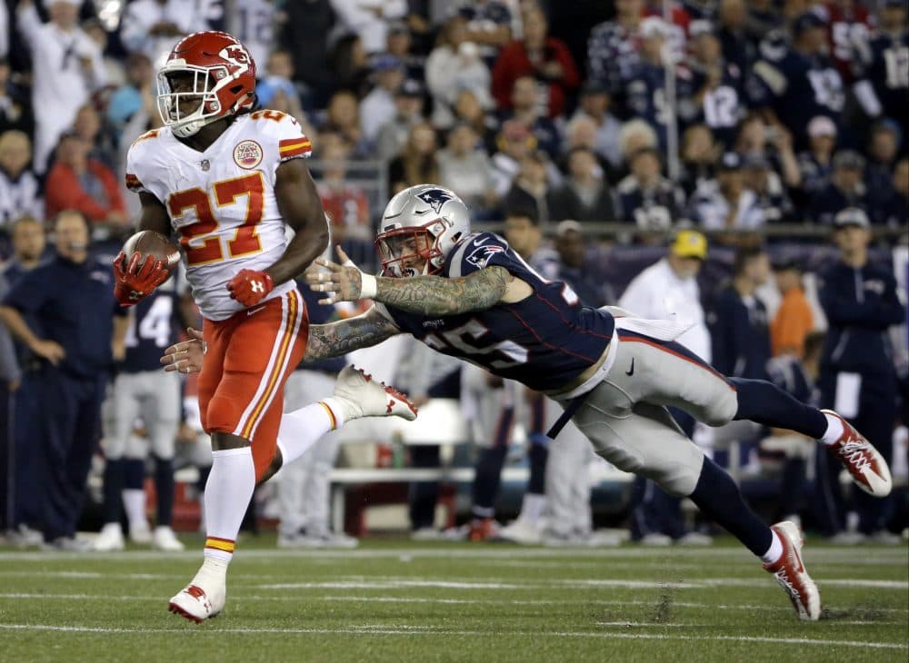 Kansas City Chiefs running back Kareem Hunt eludes Patriots defensive end Cassius Marsh as he runs for a touchdown after catching a pass from Alex Smith during the second half of Thursday's game. (Steven Senne/AP)