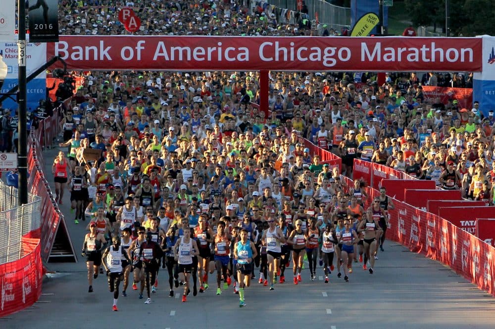 Runners make their way down Columbus Drive during the Bank of America Chicago Marathon on Oct. 8, 2017. (Dylan Buell/Getty Images)