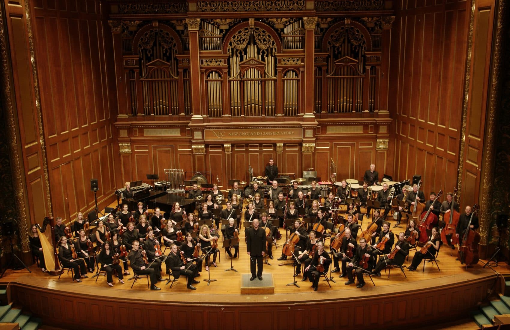Conductor Gil Rose at the helm of the Boston Modern Orchestra Project. (Courtesy Liz Linder/BMOP)