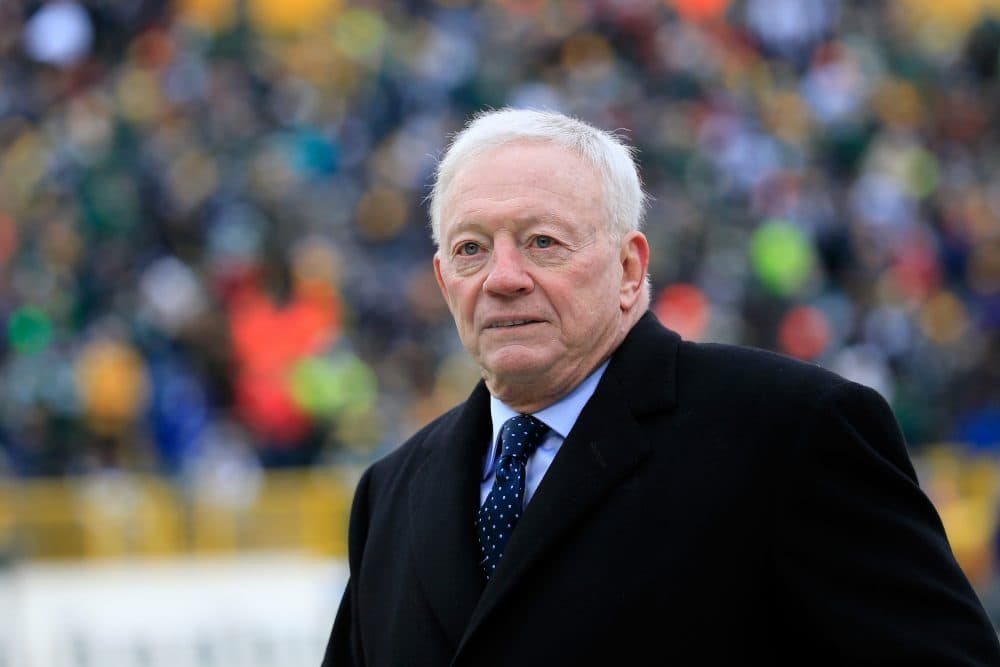 Dallas Cowboys owner Jerry Jones threatened to sue the NFL if it extends commissioner Roger Goodell's contract. (Rob Carr/Getty Images)