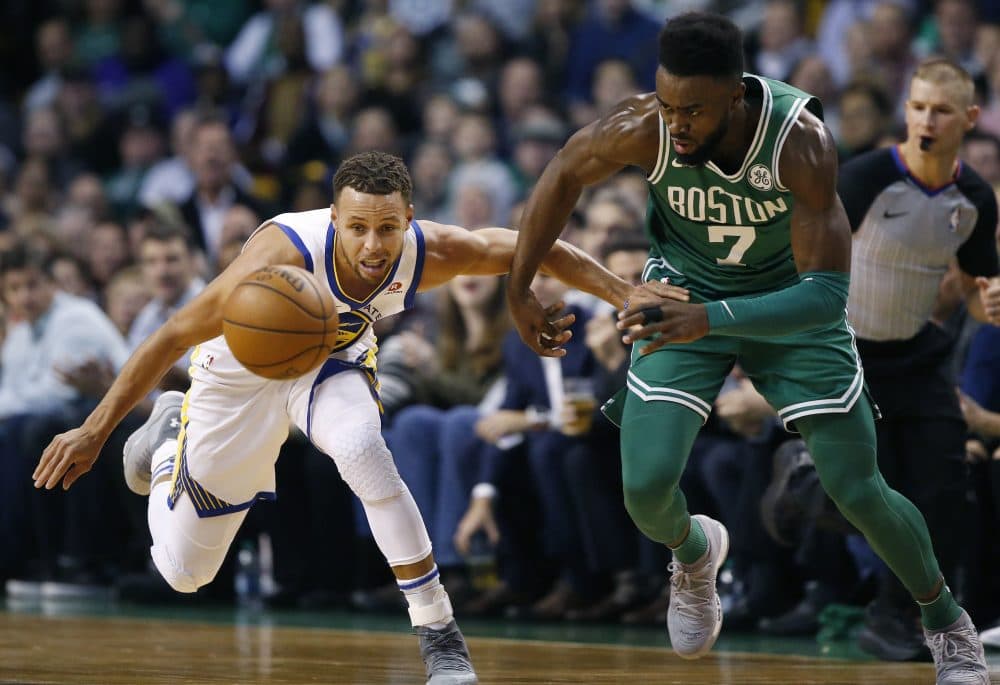 The Celtics' Jaylen Brown and the Warriors' Stephen Curry battle for a loose ball during the first quarter of a game in Boston, Thursday, Nov. 16, 2017. (Michael Dwyer/AP)