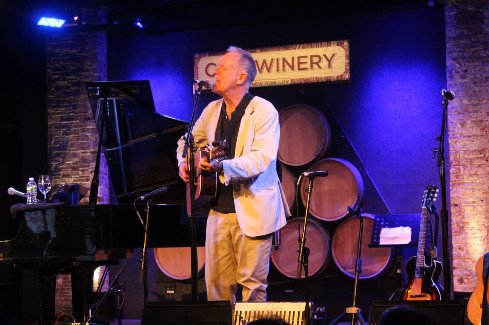 Loudon Wainwright III performing at City Winery's New York City location. (Courtesy City Winery)
