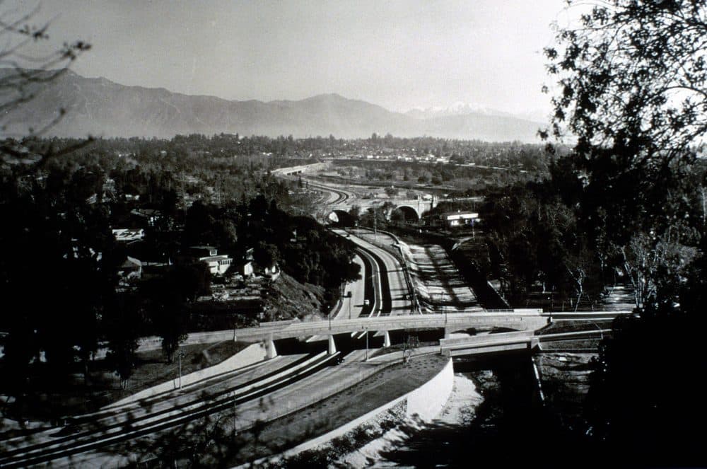 A view of the recently opened Arroyo Seco Parkway in Los Angeles in 1940, with a distant view to the San Gabriel Mountains. (Caltrans/Wikimedia Commons)
