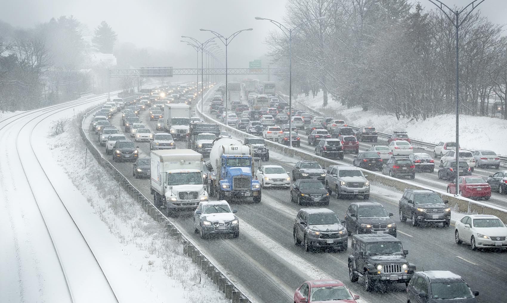Snow slows the traffic on the Mass. Pike during the morning commute on Jan. 30. (Robin Lubbock/WBUR)