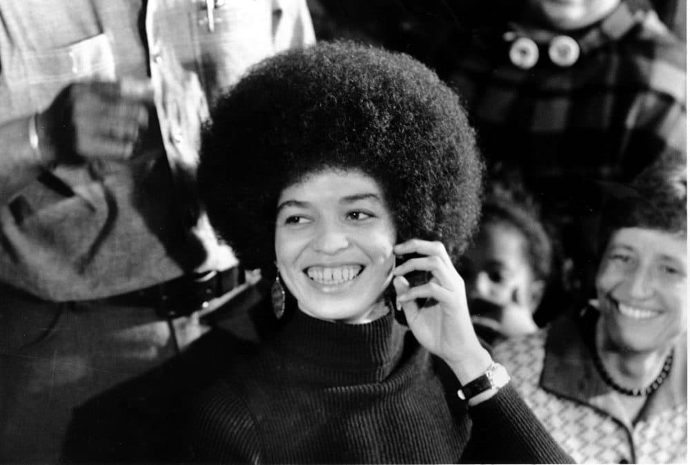 Angela Davis, the self-acclaimed communist and revolutionary, smiles at a news conference in her San Jose headquarters on Feb. 25, 1972, a day after she is released on $102,500 bail. (AP)