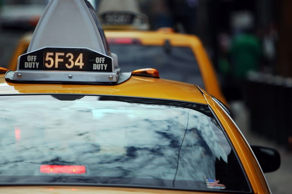 Taxi cabs line up for customers on June 23, 2009 in New York City. (Spencer Platt/Getty Images)