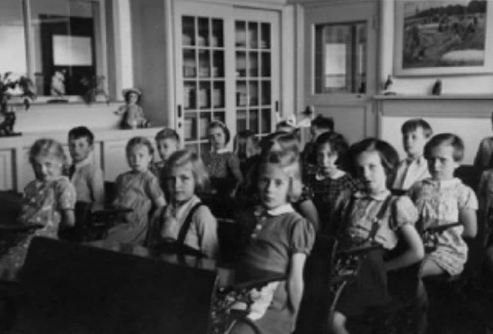 Titia Bozuwa, second from the left in the first row, pictured as a girl in a 1941 photo at her school in Breda, Holland. Her classmate, Carrie Goldstein, is the third girl from the right in the second row. Goldstein was murdered by the Nazis at Auschwitz. (Courtesy of Titia Bozuwa)