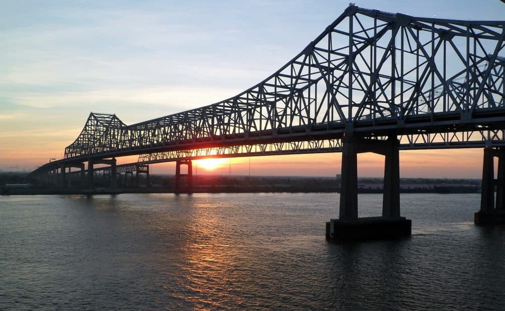 The Crescent City Connection over the Mississippi River in New Orelans, La. (Pixabay)