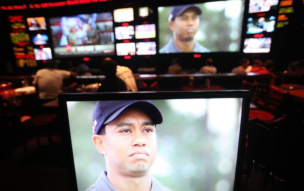 Sports fans watch Tiger Woods play during 2010 Masters televised at ESPN Zone in New York City. (Mario Tama/Getty Images)