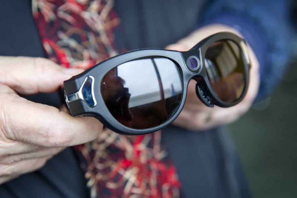 Begrænse spredning renovere Smart Glasses, Apps, Talking Appliances: How Tech For Blind People Is  Getting Better | Here & Now