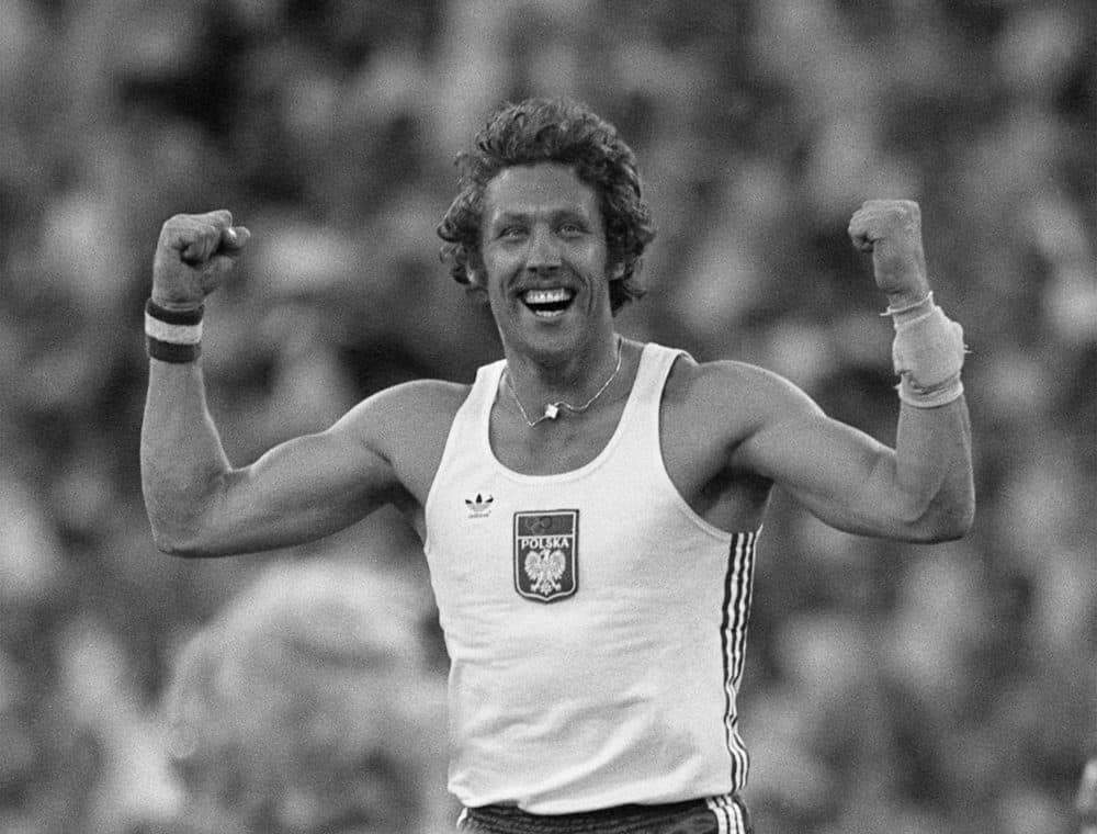 Polish pole vaulter Wladislaw Kozakiewicz celebrates after breaking the world record at the 1980 Moscow Olympics. (STAFF/AFP/Getty Images)