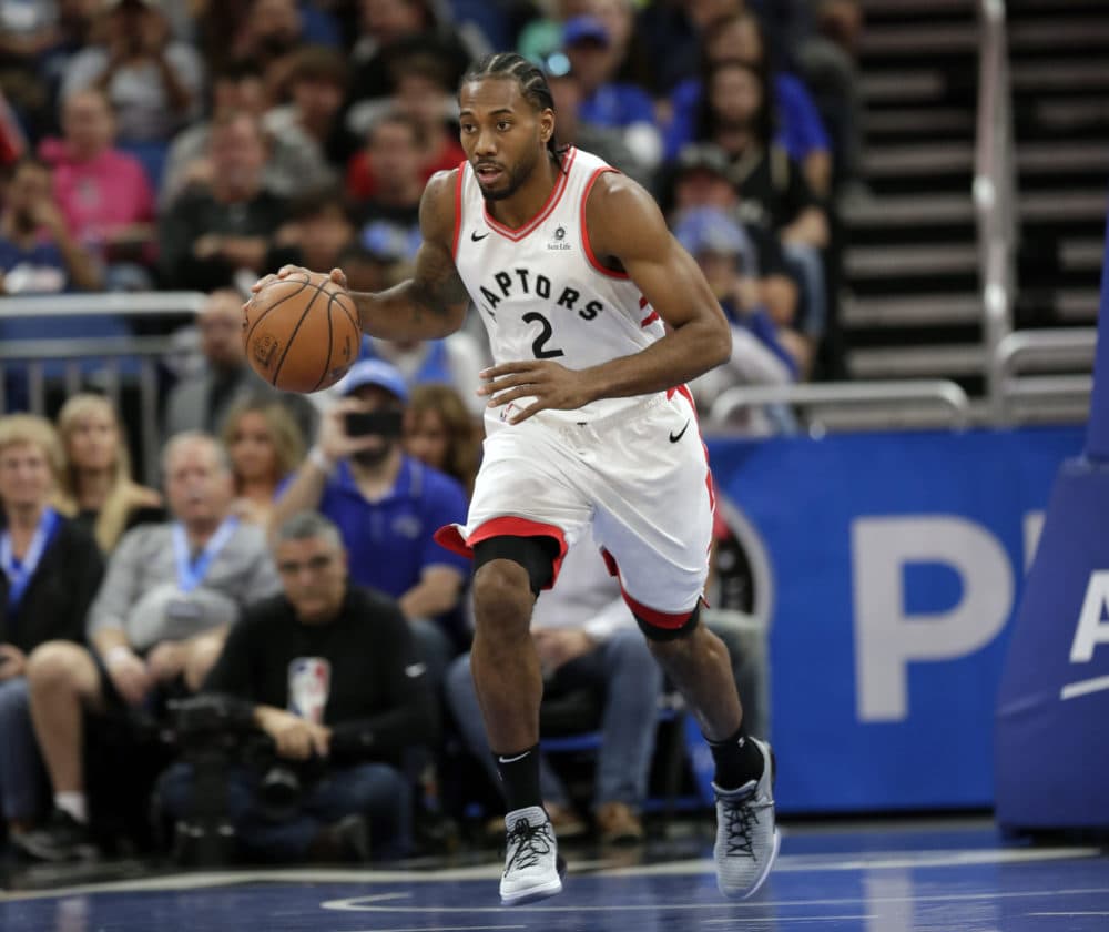 Toronto Raptors' Kawhi Leonard moves the ball against the Orlando Magic during a game on Nov. 20. (John Raoux/AP)